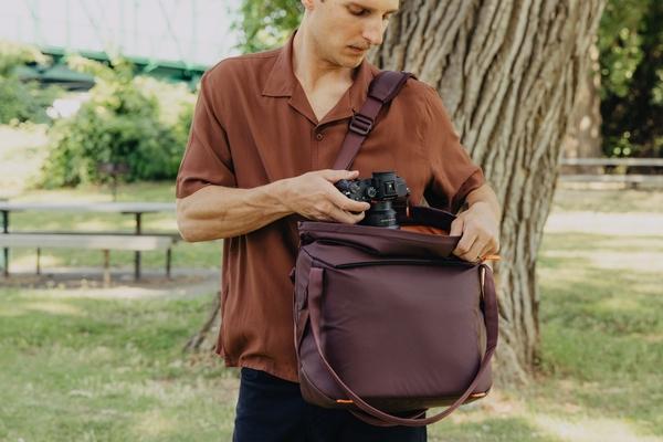 Actual product image Peak Design Everyday Tote 15L (Camera shoulder bag, 15 l)