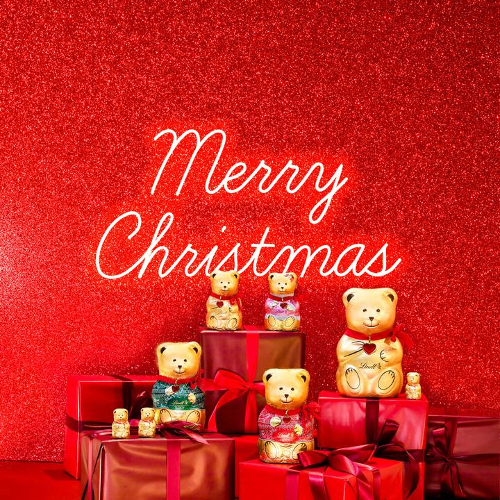 Actual product image Lindt Teddy Milk Jumper Edition Green & Red Christmas (104 g)