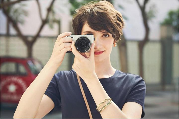 Actual product image Sony Alpha 6100 Kit (16 - 50 mm, 24.20 Mpx, APS-C / DX)