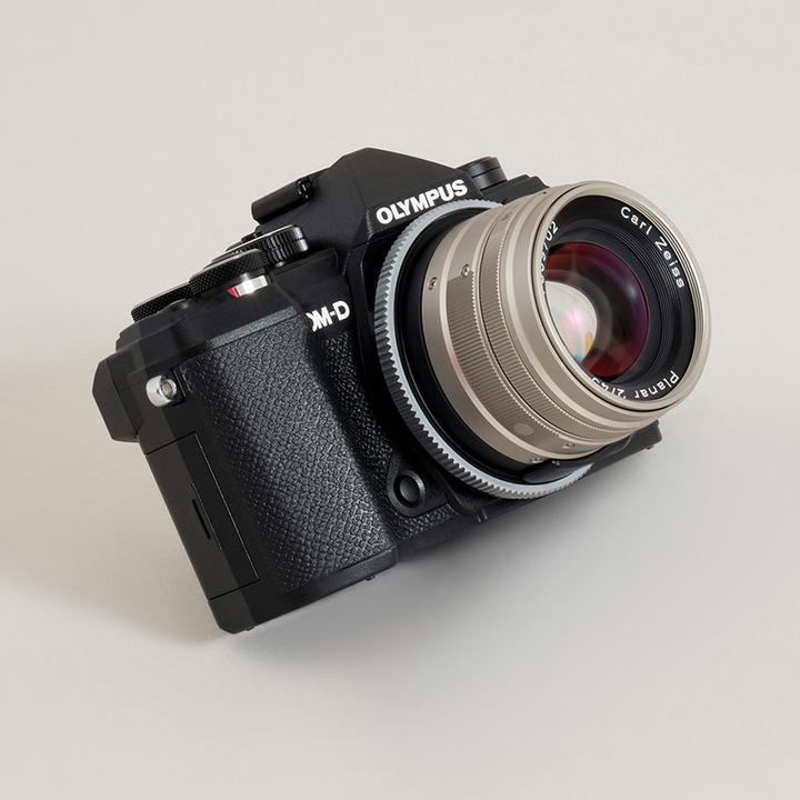 Produktbild Urth Lens Mount Adapter: Compatible with Contax G Lens to Micro Four Thirds (M4/3) Camera Body