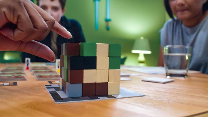 Actual product image Ravensburger - Minecraft Board Game (10826878) (English)