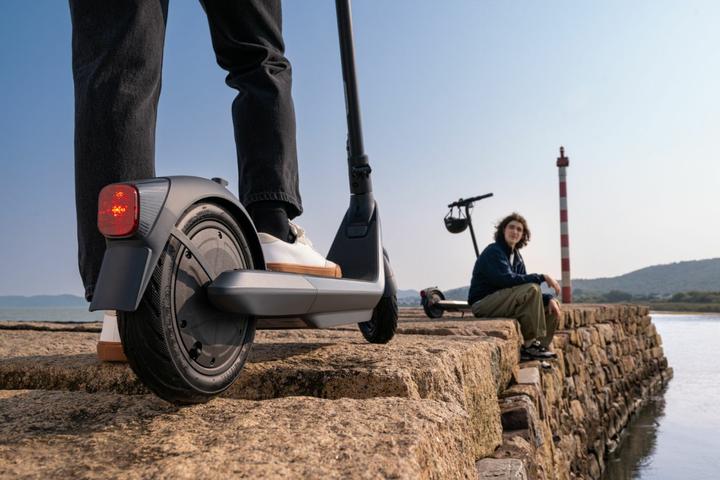 Actual product image Segway-Ninebot E2 Pro D (20 km/h, 35 km, 350 W)