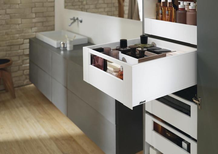 Actual product image Blum Space Tower Legrabox pure with railing TK 40kg NL500mm KB 450mm inox