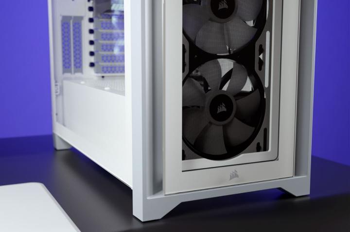 Actual product image Corsair iCUE 4000X RGB Mid-Tower White tempered glass case (ATX, mATX, Mini-ITX, E-ATX)