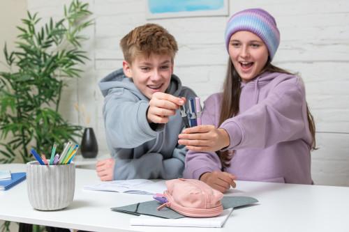 Image du produit Pelikan o structure Stylo à plume pour droitiers couleur M (Couleurs assorties, 1 x)