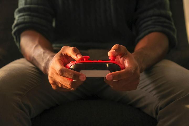 Produktbild Microsoft Xbox Wireless Controller Pulse Red (Android, iOS, PC, Xbox One S, Xbox One X, Xbox Series S, Xbox Series X)