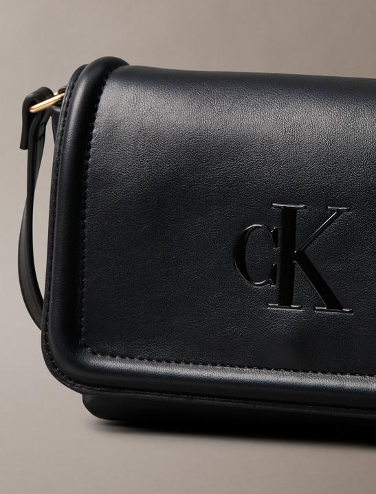 Produktbild Calvin Klein Erhobene CK Klappe Querbody