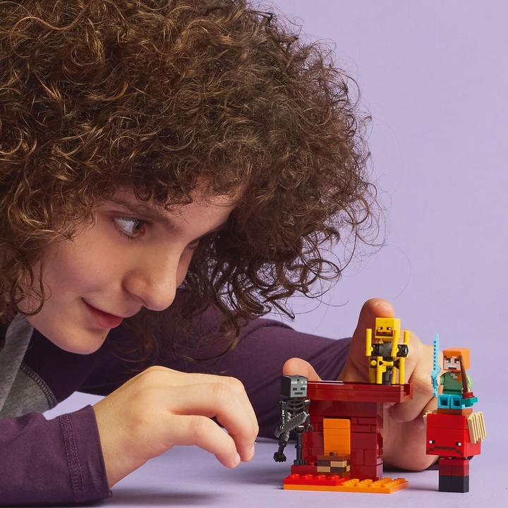 Actual product image LEGO Das Lava-Duell im Nether (21266, LEGO Minecraft)