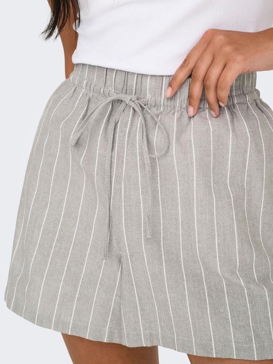 Produktbild JdY Locker geschnitten Mittlere Taille Shorts Shorts (XL)