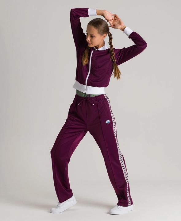 Cool grey, Red wine, red win