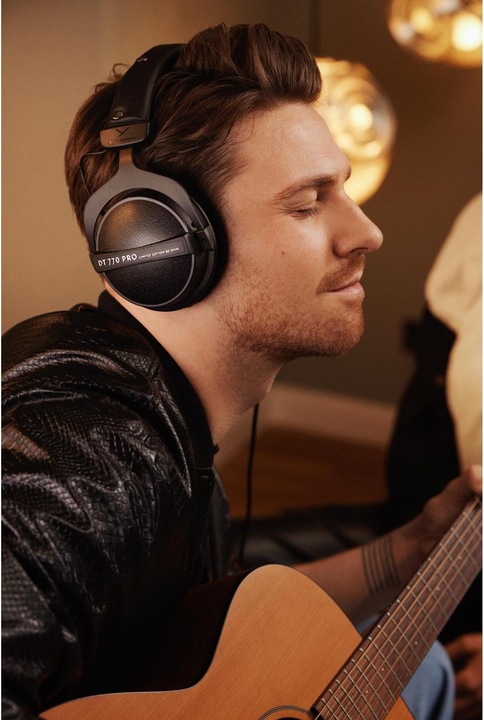 Produktbild Beyerdynamic DT 770 Pro Black Limited Edition (keine Geräuschunterdrückung, Kabelgebunden)