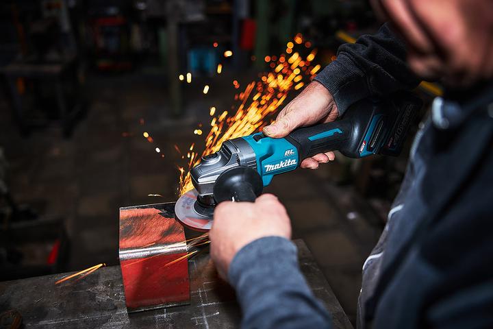 Actual product image Makita 40V 125mm cordless angle grinder GA008GZ (125 mm)