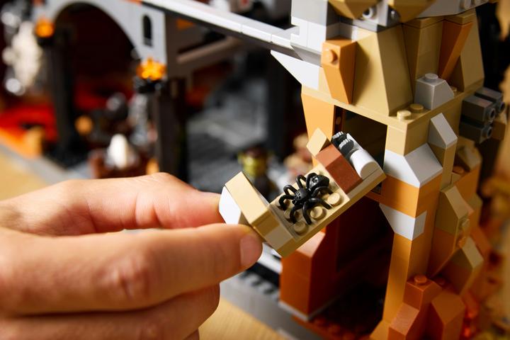 Immagine prodotto LEGO Il Signore degli Anelli: Barad-dûr (10333, LEGO Icons, Set LEGO rari)