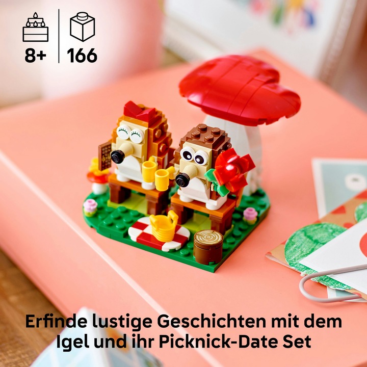 Actual product image LEGO Hedgehogs and their picnic date (40711, LEGO Seasonal Sets)