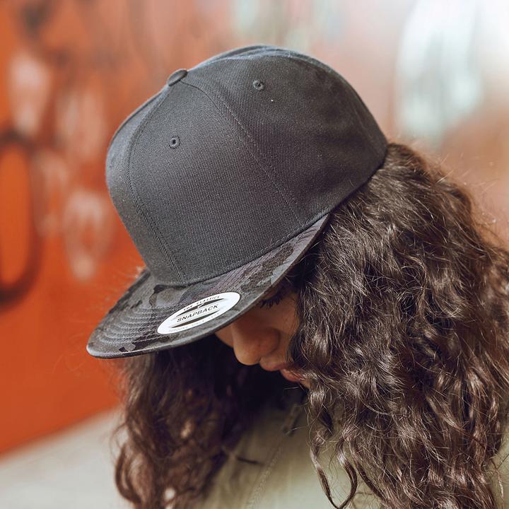 Actual product image Flexfit Camo visor snapback cap (One size)