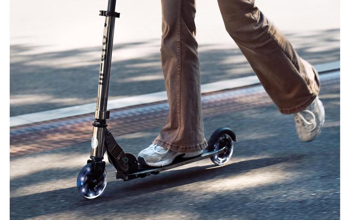 Produktbild Micro Kickboard Sprite Black Neochrome