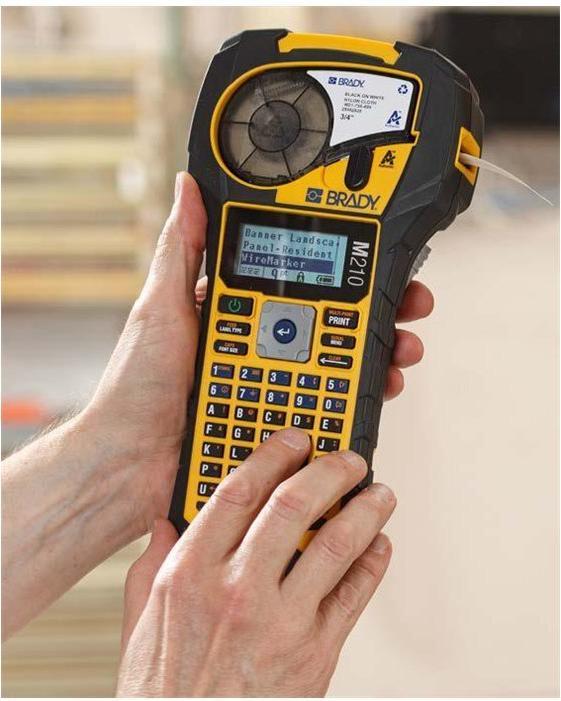 Produktbild Brady M210 Etikettendrucker, Kartonverpackung, mobiles Beschriftungsgerät, Endlos- und Etikettendruck, A