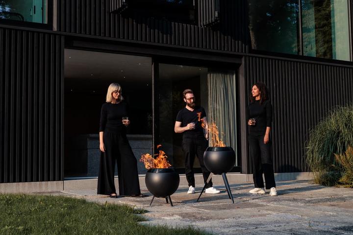 Produktbild Höfats MOON 45 all black Feuerkorb mit niedrigem Fuss (45 cm)