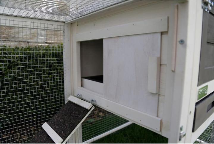 Productafbeelding Kerbl Knaagdierenhok Freetime Hatch, houten huisje met vrije uitloop, bitumen dak, vervangingsbakje