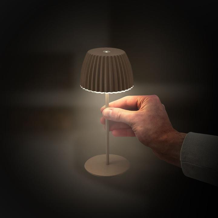 Produktbild Briloner Brilo unplugged RIFFLE Akku Mini Tischleuchte mit Lichtkante - Umbrasand (150 lm)