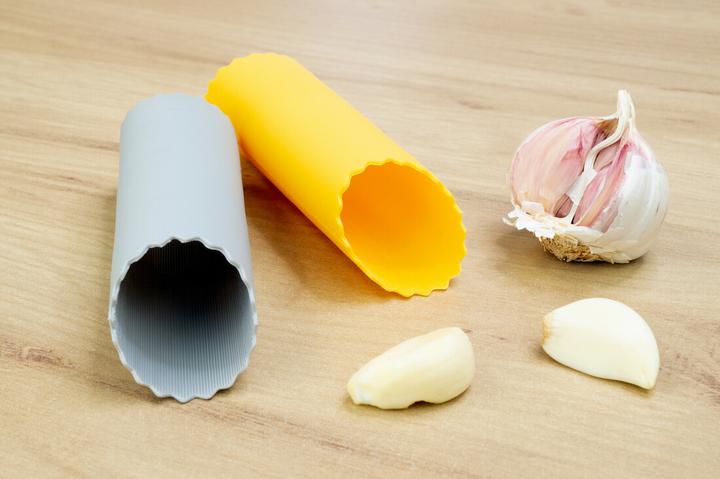 Actual product image Lurch Garlic peeler silicone lemonade