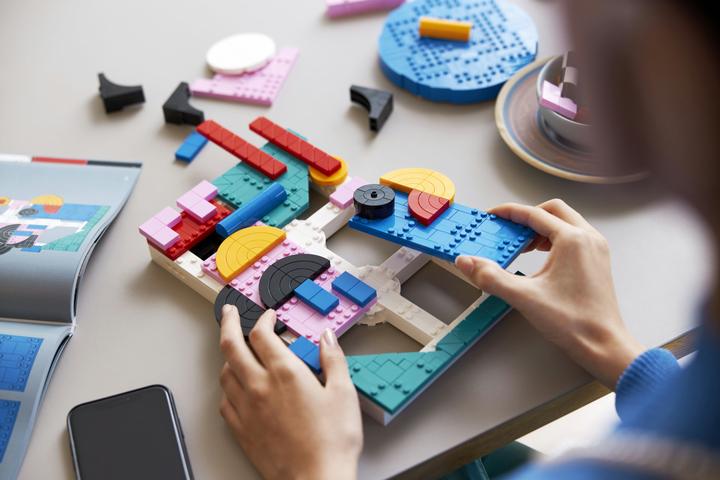 Actual product image LEGO 31210 Modern Art (31210, LEGO Art)