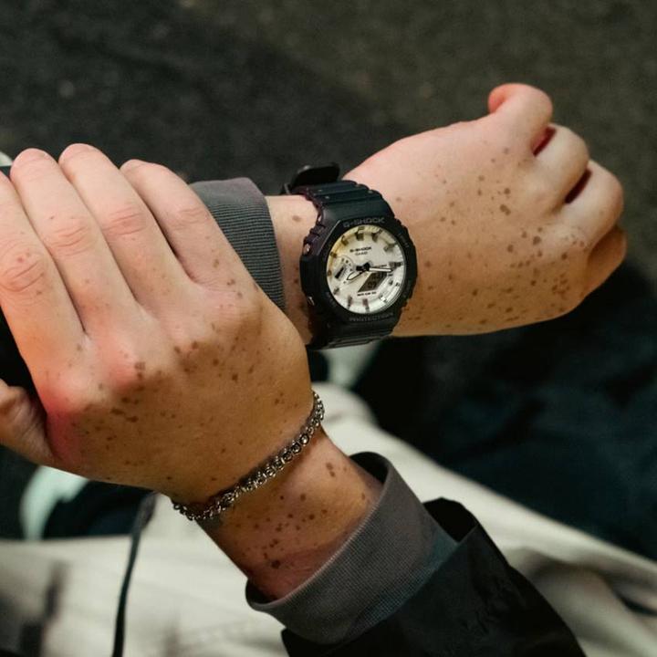 Image du produit G-Shock GA-2100WD-1AER (Montre analogique, Chronographe, 45 mm)
