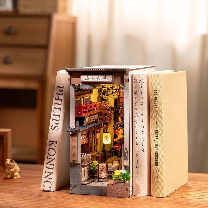 Produktbild Robotime Sakura's Weinstrasse, Modell Art: Book Nook