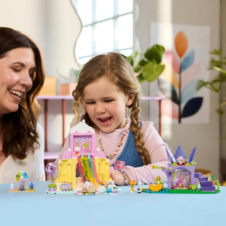 Actual product image LEGO Sugar icing mountains and kitten garden (11205, LEGO Gabby's Dollhouse)