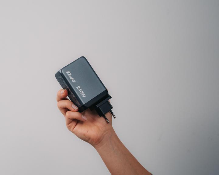 Actual product image Verbatim GaN Charger (240 W)
