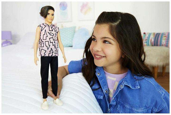 Produktbild Barbie Ken Fashionistas Puppe im Hoodie mit Blitzen, braune Haare, Hose, für Kinder von 3 bis 8 Jahren