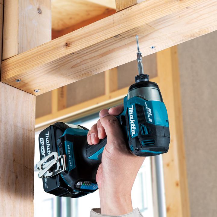 Immagine prodotto Shots Makita DTD 173 RTJ Akku Schlagschrauber 18 V 180 Nm 1/4“ Brushless + 2x Akku 5,0 Ah + Ladegerät +