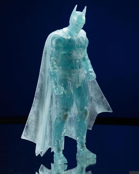 Actual product image McFarlane Batman & Robin DC Multiverse Actionfigur Batman (Frostbite Edition) (Gold Label) 18 cm