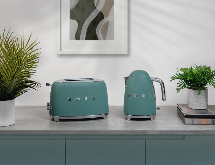 Image du produit Smeg KLF03EGMEU Bouilloire vert émeraude, esthétique années 50 (1.70 l)