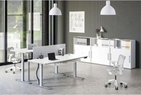 Produktbild Kerkmann Move 3 Premium höhenverstellbarer Schreibtisch lichtgrau rechteckig (180 x 80 x 72 cm)