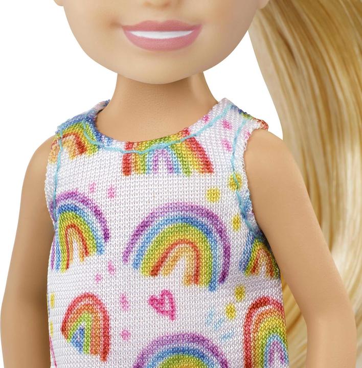 Produktbild Mattel Chelsea-Puppe (blond) in Regenbogenkleid, Spielzeug für Kinder ab 3 Jahren