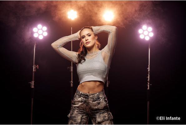 Immagine prodotto Westcott Riflettore a 45 gradi a fuoco profondo con griglie a nido d'ape e diffusione (Specchio, 28 cm)