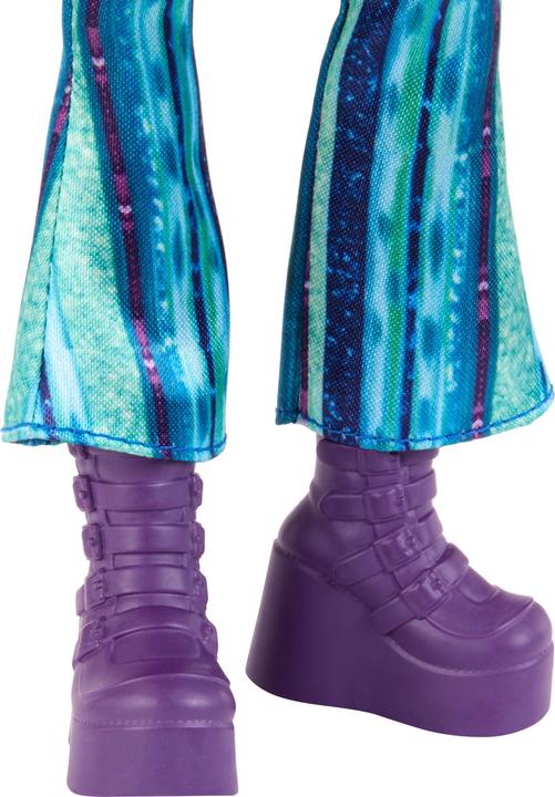 Actual product image Mattel Disney Descendants: The Rise of Red, Uliana, Younger Sister of Ursula Doll