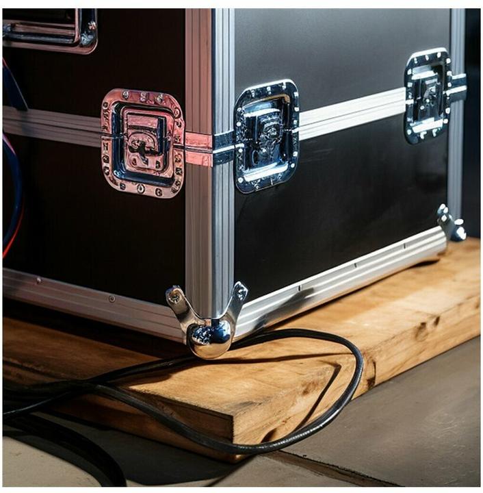 Actual product image Lindy 30m armoured Fibre Optic Hybrid HDMI 8K60 cable (30 m)