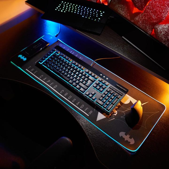 Produktbild Numskull Batman - Oversize Gaming Mat & Mobile Charger (XXL)