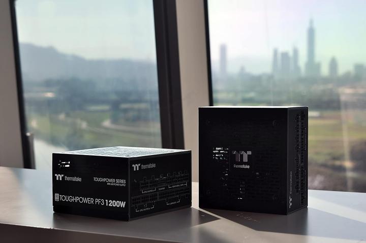 Actual product image Thermaltake ToughPower PF3 1200W Gen 5 Power Supply ATX 3.0 80+ Platinum PCle 5.0 (1200 W)