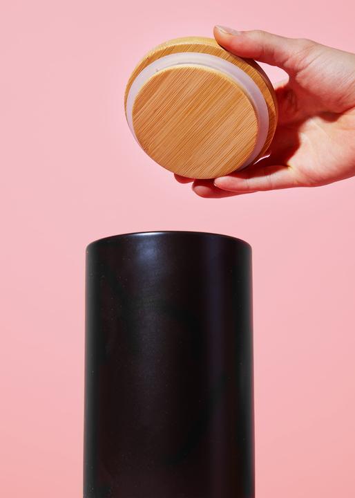 Image du produit KoRo Boîte à provisions noire en faïence avec couvercle en bambou 1180 ml (1.18 l)