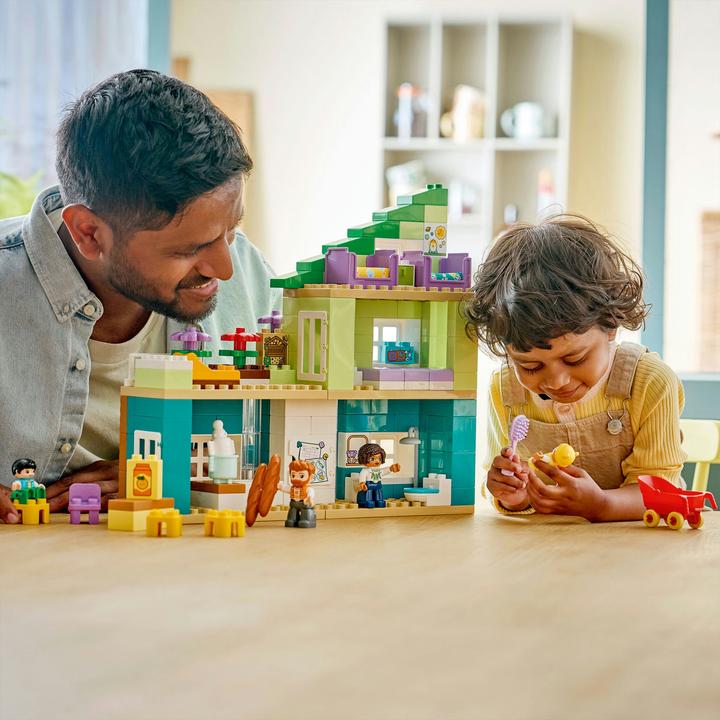 Actual product image LEGO Modernes Familienhaus mit Figuren – 3-in-1-Set (10470)