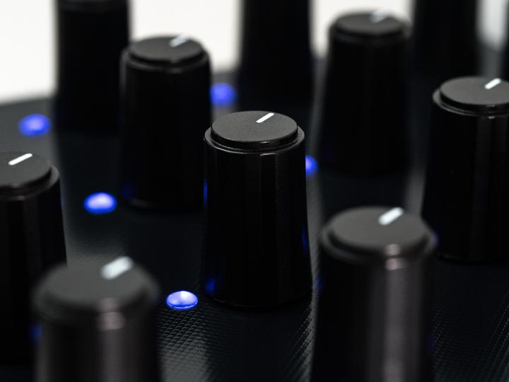 Produktbild Intech Studio Grid Series 3 - PO16 Linear
