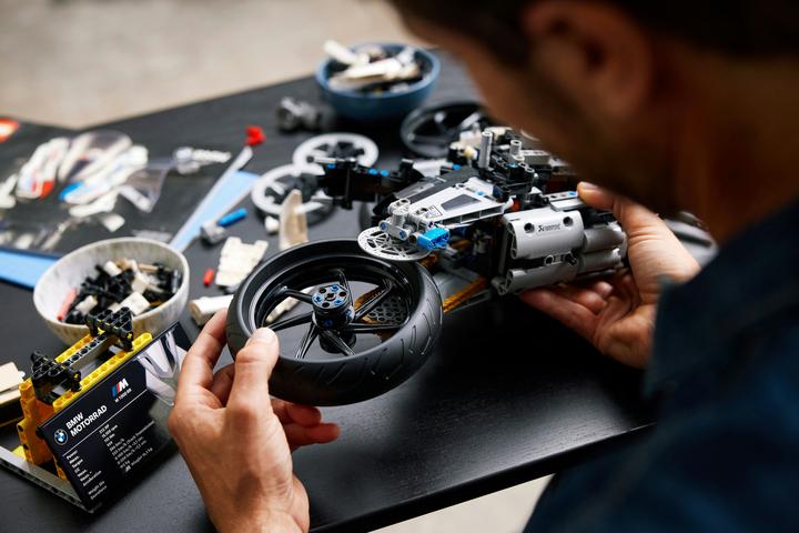 Actual product image LEGO BMW M 1000 RR (42130, LEGO Technic)