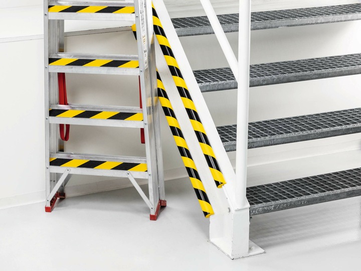 Produktbild Durable Kantenschutzprofil E8R /schwarz selbstkl