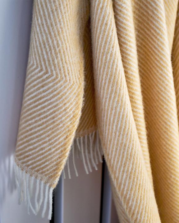 Actual product image Urbanara Wolldecke Gotland Senfgelb 220 x 240 cm (220 x 240 cm)