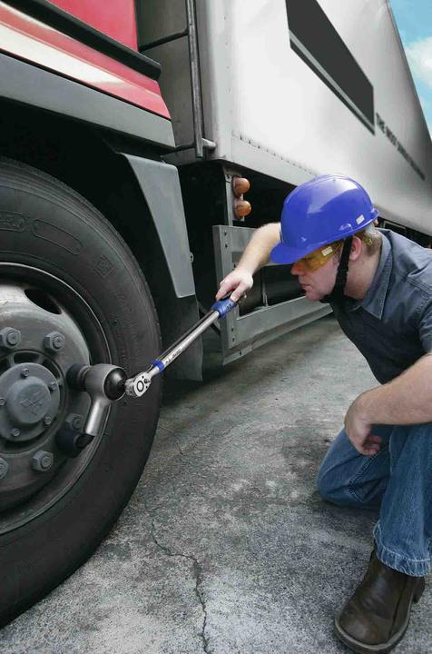 Actual product image Expert by Facom 1/2" TORQUE WRENCH - 40 TO 200NM (1/2", 40 - 200 Nm)