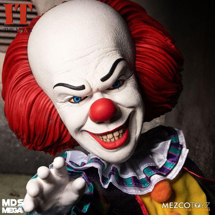 Actual product image Mezco Toys Stephen King's It: Pennywise 1990