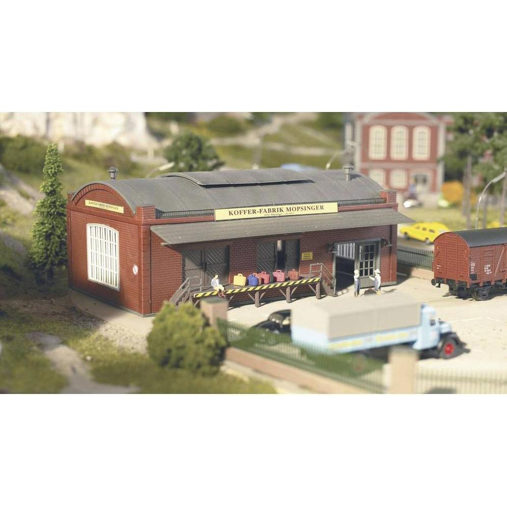Piko H0 61833 H0 Kofferfabrik Mopsi